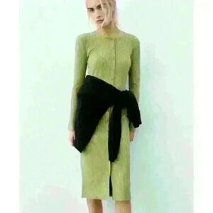 ZARA Dress round neck long sleeves. False front buttons, Mid-green Size L.